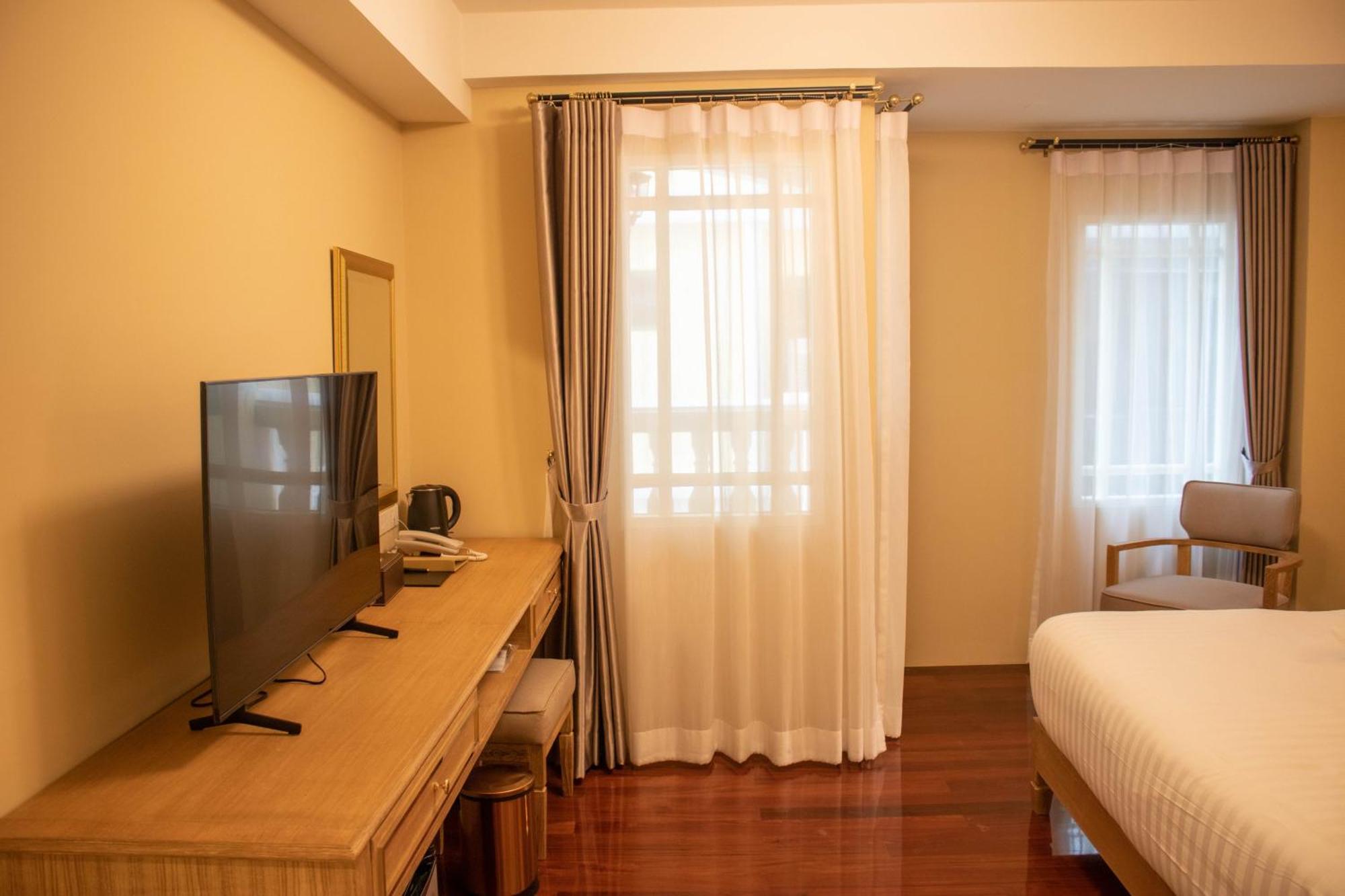 Siri Ratchadamnoen Bangkok Hotel Kültér fotó